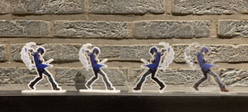 Standees met animefiguren (in verscheidene uitvoeringen).